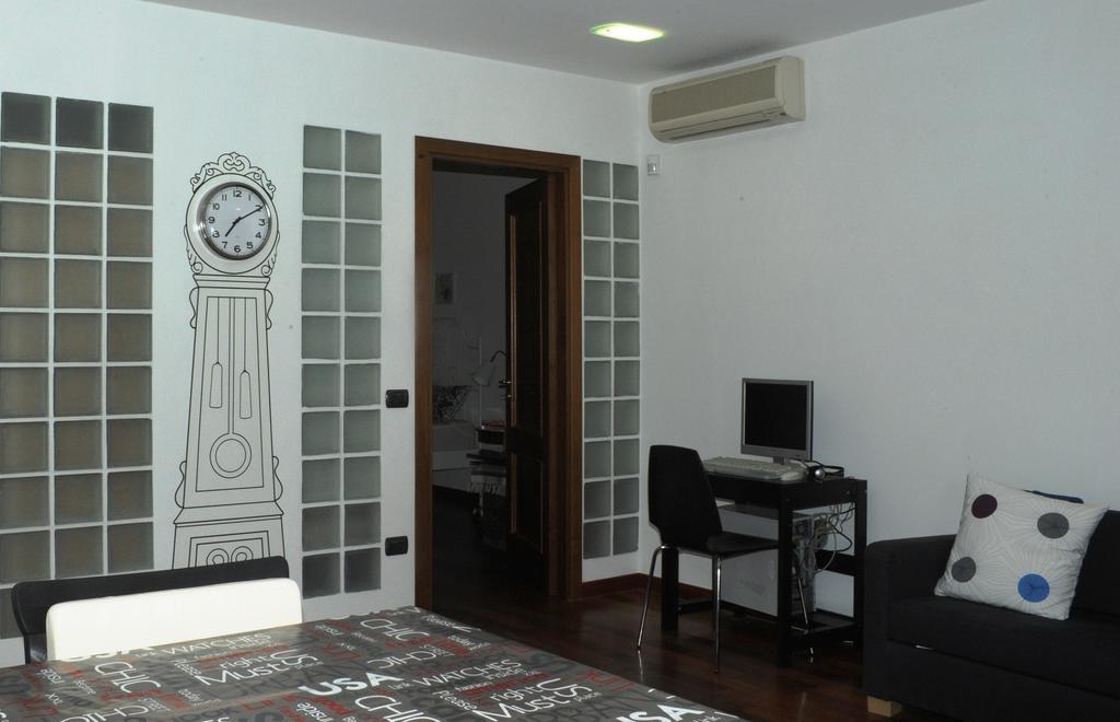Apartment Oltremarestudios Neapel Rum bild